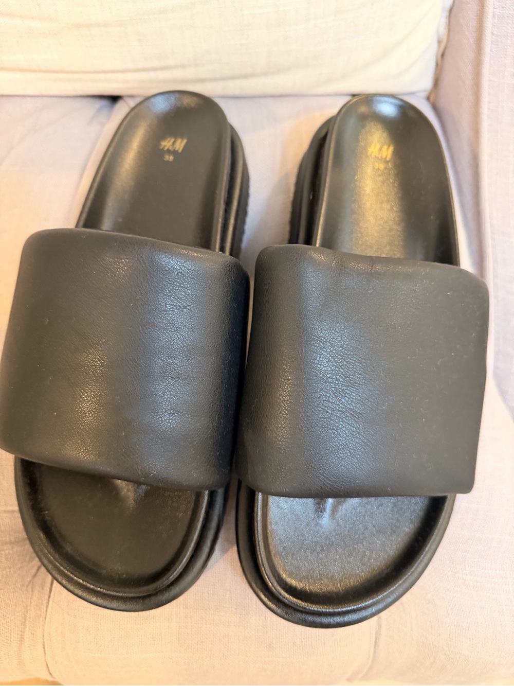 Women’s H&M Black Slide Sandals - Comfortable Everyday Footwear size 38 never wo